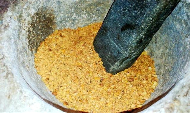 辣椒水怎么做，贵阳豆花饭辣椒水怎么做（火锅菜肴的补品）