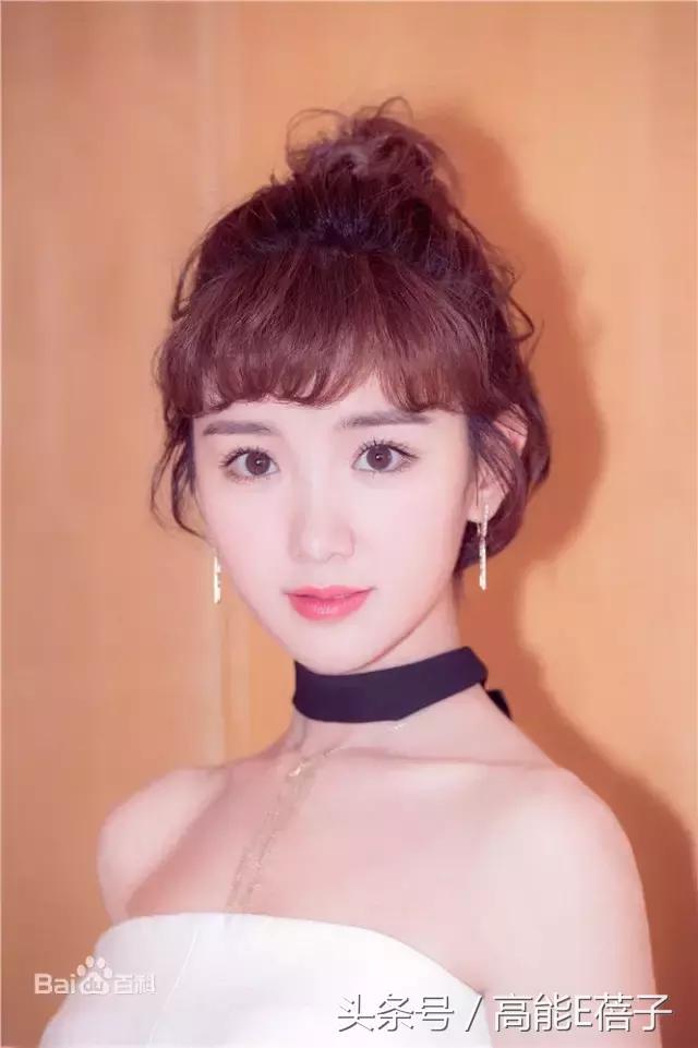 抓马是什么意思，抓马是什么意思drama（顶着娃娃脸的毛晓彤秒变抓马queen）