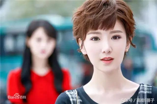 抓马是什么意思，抓马是什么意思drama（顶着娃娃脸的毛晓彤秒变抓马queen）