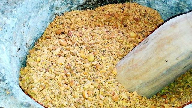辣椒水怎么做，贵阳豆花饭辣椒水怎么做（火锅菜肴的补品）
