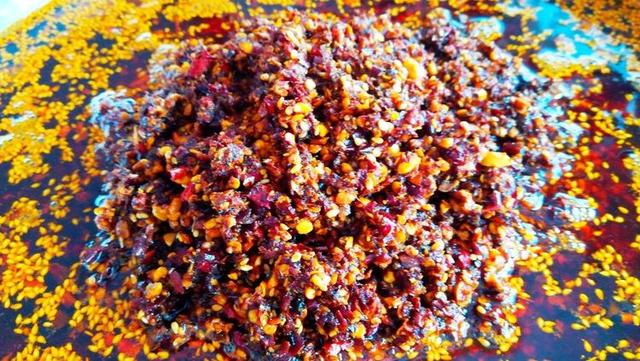 辣椒水怎么做，贵阳豆花饭辣椒水怎么做（火锅菜肴的补品）