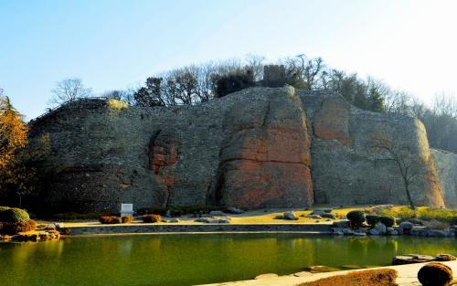 石头城是哪个城市的别称为什么，石头城是哪个城市的别称为什么（是因为它是由石头建筑而成的吗）