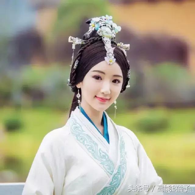 抓马是什么意思，抓马是什么意思drama（顶着娃娃脸的毛晓彤秒变抓马queen）