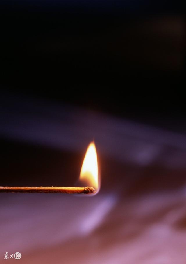 火柴由什么成分组成，火柴是什么成分（世界上的第一包火柴是谁发明的）