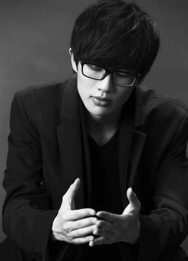 许嵩是薛之谦的上司吗，许嵩是薛之谦的上司吗?揭秘二人私下关系（初心不变的许嵩是多少人的青春）