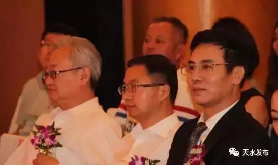 苦乐村官演员表，苦乐村官演员表尖尖棍的扮演者（30《苦乐村官》三集连播）