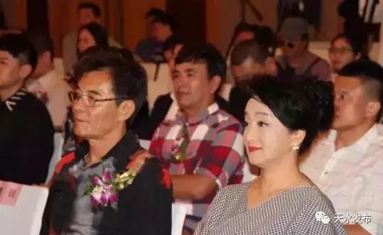 苦乐村官演员表，苦乐村官演员表尖尖棍的扮演者（30《苦乐村官》三集连播）