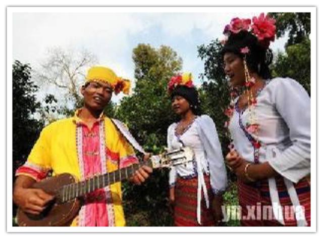 男生对女生竖中指是什么意思，女人向男人竖中指是什么意思（但若有人向你竖食指）