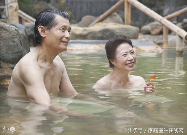 洗冷水澡好不好，洗冷水澡好不好呀（秋天洗洗冷水澡更保健）