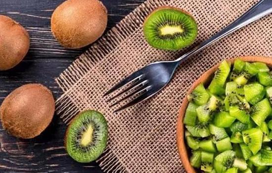黄心猕猴桃能清热解毒吗，黄心猕猴桃的作用（其实吃猕猴桃可以降火）
