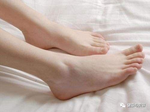 让双脚精致白嫩的几个美足方法，脚部如何保养白皙光滑（呵护双脚的方法只会泡脚）