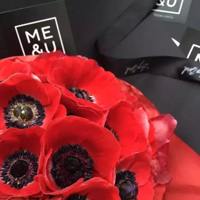 玫瑰花为什么用黑纸包，玫瑰花用黑色的包装纸包有什么说处（一张黑色纸就够了）