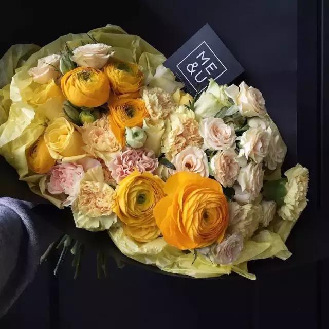 玫瑰花为什么用黑纸包，玫瑰花用黑色的包装纸包有什么说处（一张黑色纸就够了）