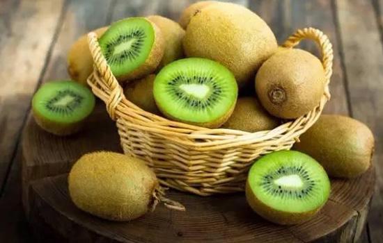 黄心猕猴桃能清热解毒吗，黄心猕猴桃的作用（其实吃猕猴桃可以降火）