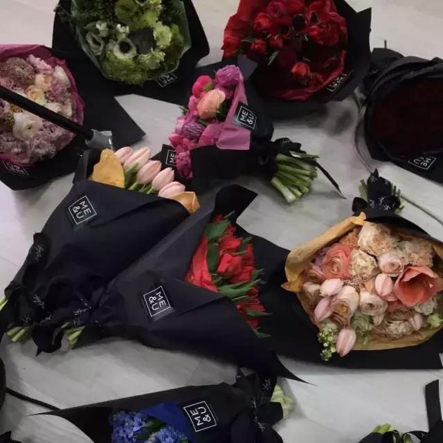 玫瑰花为什么用黑纸包，玫瑰花用黑色的包装纸包有什么说处（一张黑色纸就够了）