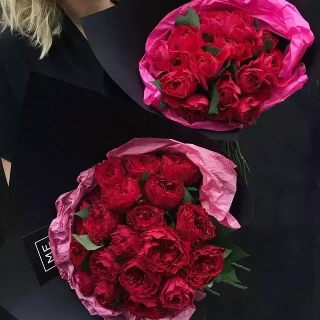 玫瑰花为什么用黑纸包，玫瑰花用黑色的包装纸包有什么说处（一张黑色纸就够了）