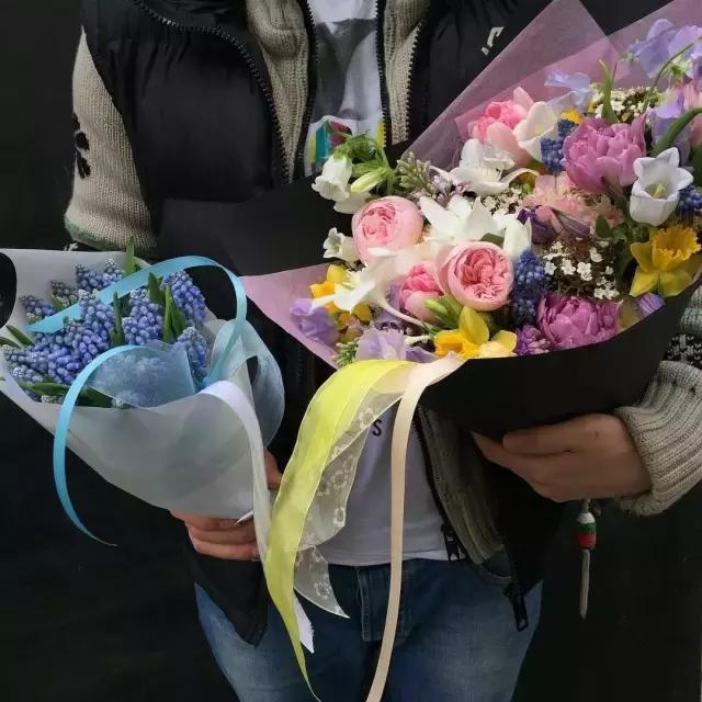 玫瑰花为什么用黑纸包，玫瑰花用黑色的包装纸包有什么说处（一张黑色纸就够了）