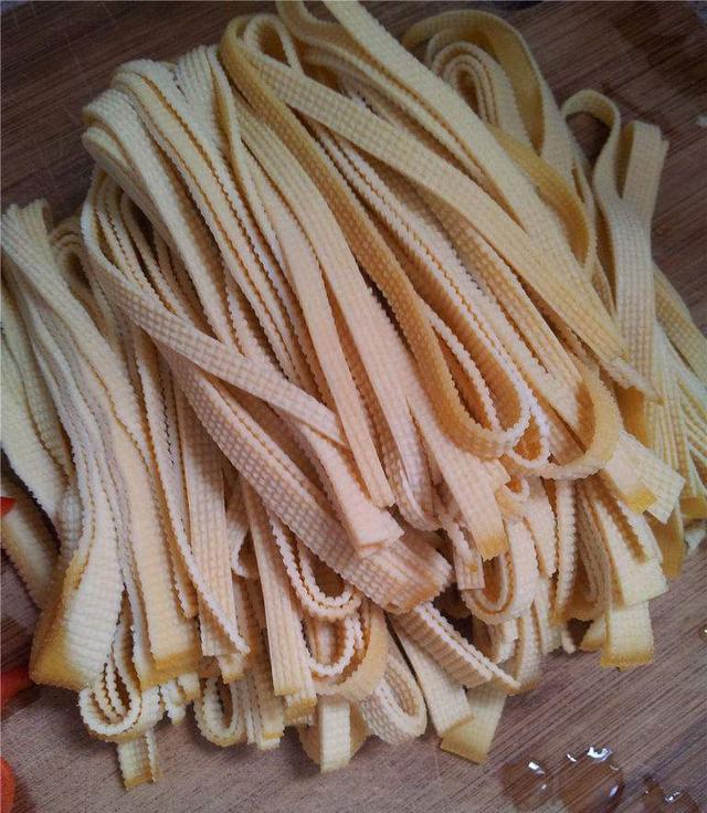 凤尾菇怎么做好吃，炸凤尾菇的做法（老婆做的这个夫妻肺片没有肉）