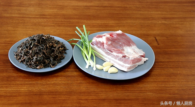梅干菜蒸肉的家常做法，梅干菜蒸肉的家常做法窍门（手把手教你做梅干菜烧肉）