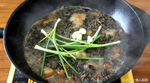 梅干菜蒸肉的家常做法，梅干菜蒸肉的家常做法窍门（手把手教你做梅干菜烧肉）