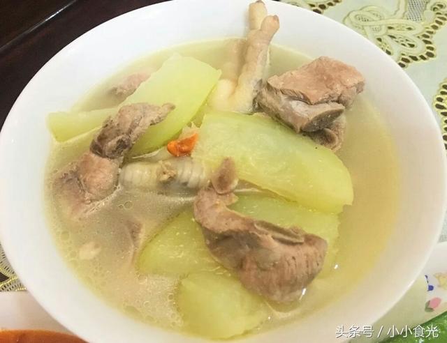 木瓜的吃法 告诉你木瓜怎么吃最保健，木瓜的吃法（木瓜美味又养颜的清新吃法）