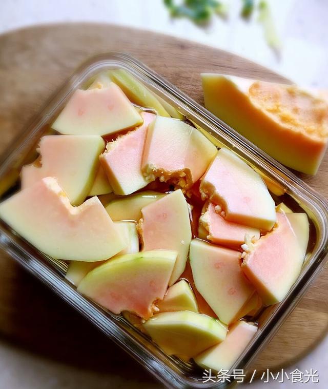 木瓜的吃法 告诉你木瓜怎么吃最保健，木瓜的吃法（木瓜美味又养颜的清新吃法）
