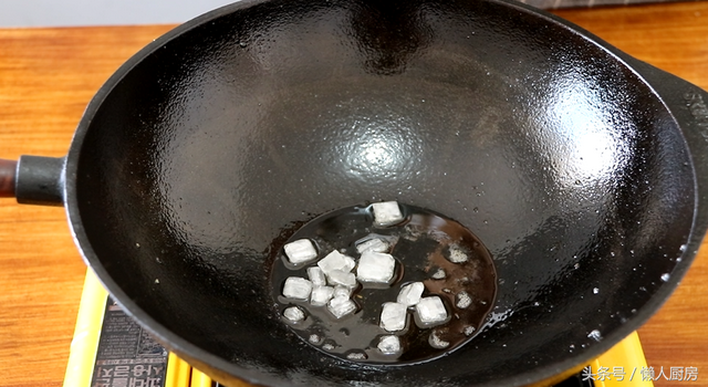 梅干菜蒸肉的家常做法，梅干菜蒸肉的家常做法窍门（手把手教你做梅干菜烧肉）