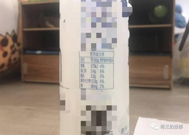 牛奶钙含量多少，牛奶钙含量标准（明明来源于高钙的牛奶）