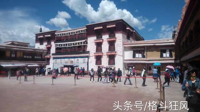 布达拉宫在哪里，布达拉宫在哪（西藏首府拉萨市布达拉宫）