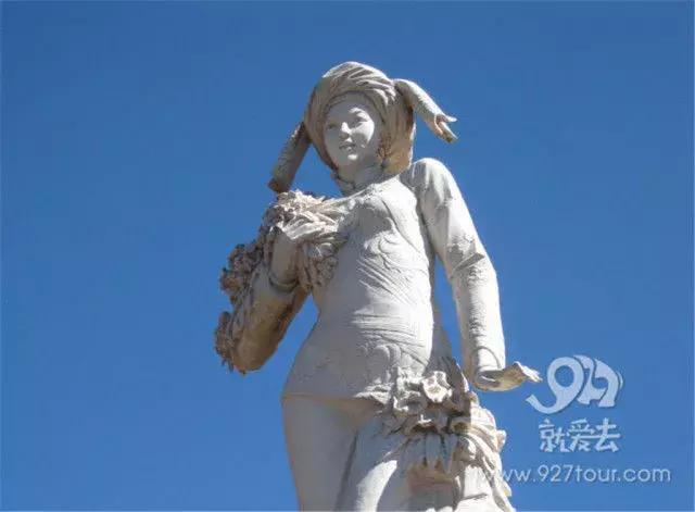 彝族马樱花节的传说，苗族花坡节的来历（马缨花为什么会这样红）