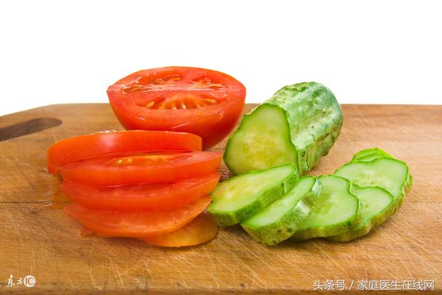 西红柿黄瓜能一起吃吗，西红柿黄瓜不能一起吃吗（黄瓜和西红柿同吃相克要人命）