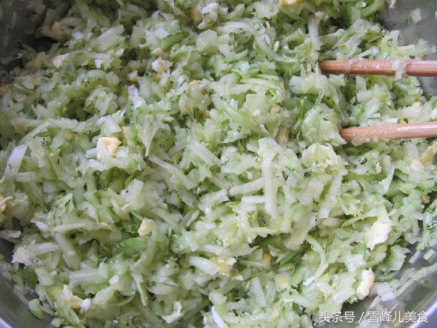 方瓜怎么做好吃，绿色方瓜做馅包饺子最好吃