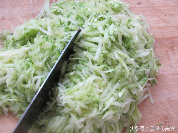 方瓜怎么做好吃，绿色方瓜做馅包饺子最好吃