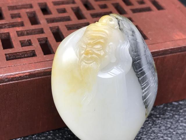 翡翠的功效与作用，翡翠玉石作用与功效（其养生保健功效有什么不一样）