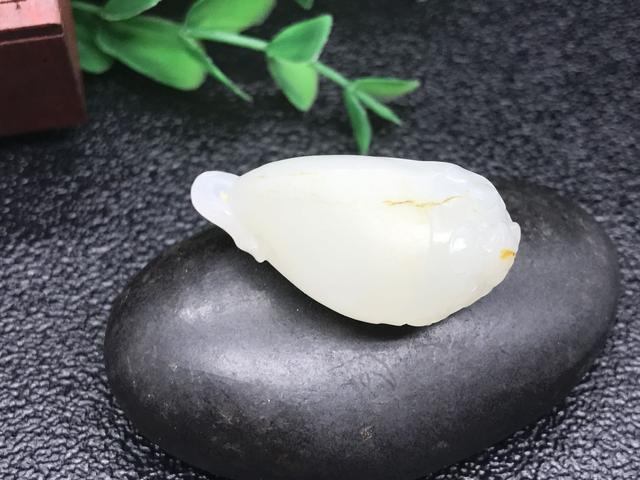 翡翠的功效与作用，翡翠玉石作用与功效（其养生保健功效有什么不一样）
