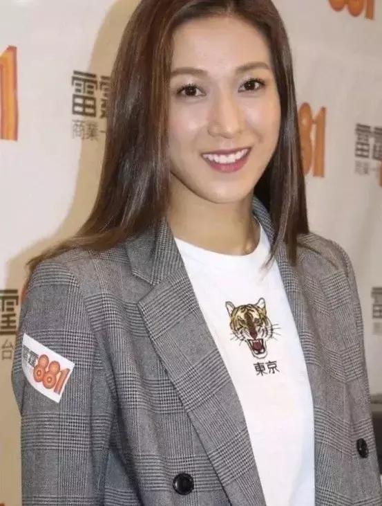 钟嘉欣在哪部电视剧中演的心如，钟嘉欣演的所有电视剧（曾因钟嘉欣皮肤问题帮其出头）