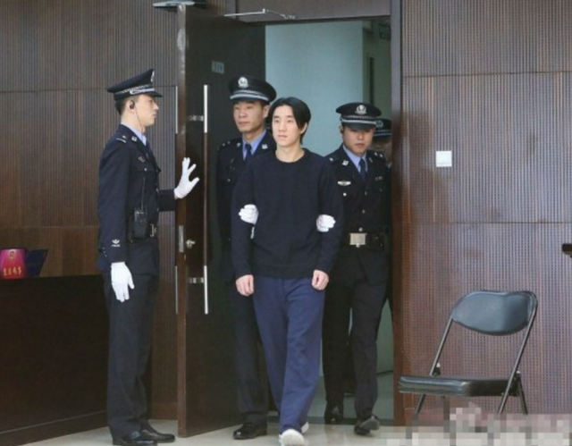 张默和房祖名很像，最坑爹星二代：暴打女友成伤（张默和房祖名长得像）