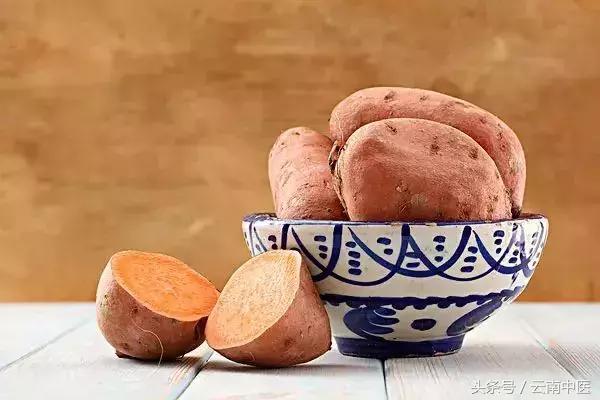 中脘在肚脐上几指，中脘离肚脐多少指（来一波老祖宗留下“消食”秘方）