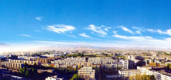 格尔木市海拔多少米，格尔木海拔多少米（青藏高原上的重要枢纽格尔木）