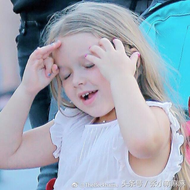 七七/可爱表情包/你过来一下，微信头像，七七/可爱表情包/你过来一下，过来做我男朋友✨（狗仔抓拍镜头下的贝小七）