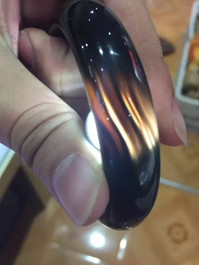 如何鉴别黑玛瑙，怎样辨别黑玛瑙（玛瑙和玉髓最简单的判断）