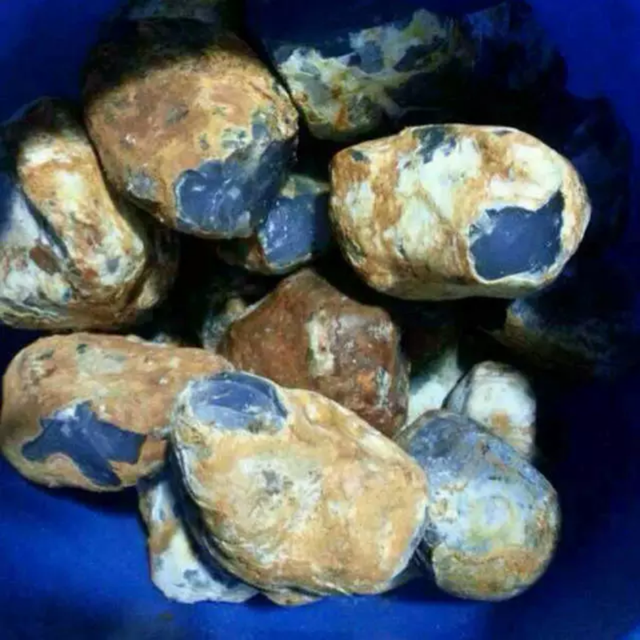 如何鉴别黑玛瑙，怎样辨别黑玛瑙（玛瑙和玉髓最简单的判断）