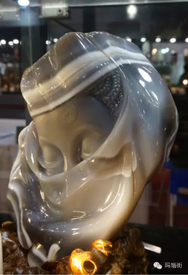 如何鉴别黑玛瑙，怎样辨别黑玛瑙（玛瑙和玉髓最简单的判断）