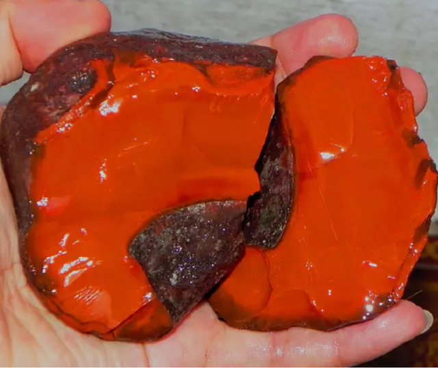 如何鉴别黑玛瑙，怎样辨别黑玛瑙（玛瑙和玉髓最简单的判断）