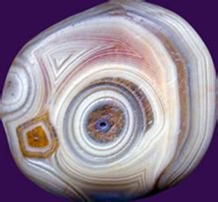 逊克玛瑙为什么火不过南红玛瑙，逊克玛瑙有什么特点（如何挑选玛瑙）