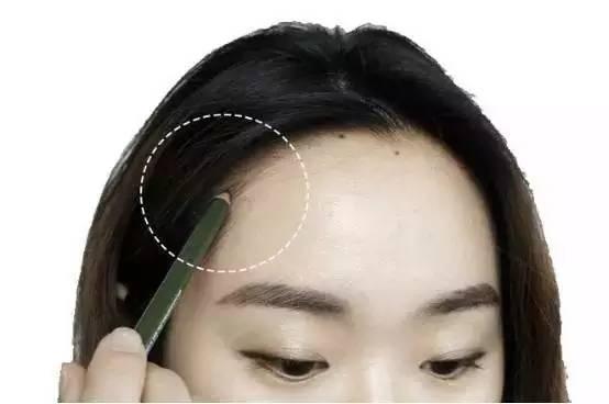 如何让发际线慢慢变低,让发际线变低的小技巧(告诉你诀窍让头发变浓密