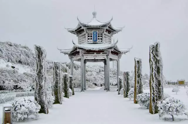 雨天的江南天池，如果用一种颜色来形容江南天池