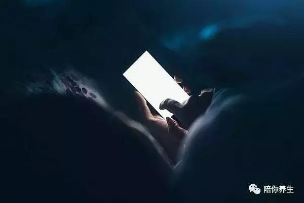 每天晚睡的危害,经常性晚睡的危害(长期熬夜的危害太可怕) 每天晚睡的危害,经常性晚睡的危害(长期熬夜的危害太可怕)