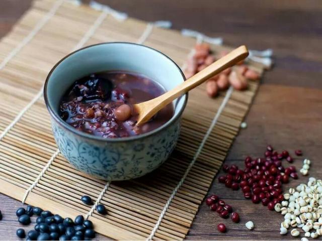 助孕水鱼汤做法，助孕水鱼汤的做法（据说70%的备孕女性吃这个都怀上了）