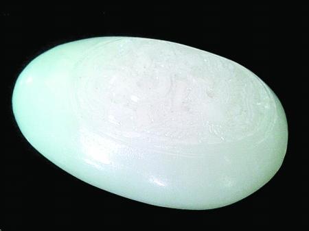 为什么说黄龙玉不养人，黄玉的鉴别为什么说黄龙玉不养人（不是所有的玉都能养人）